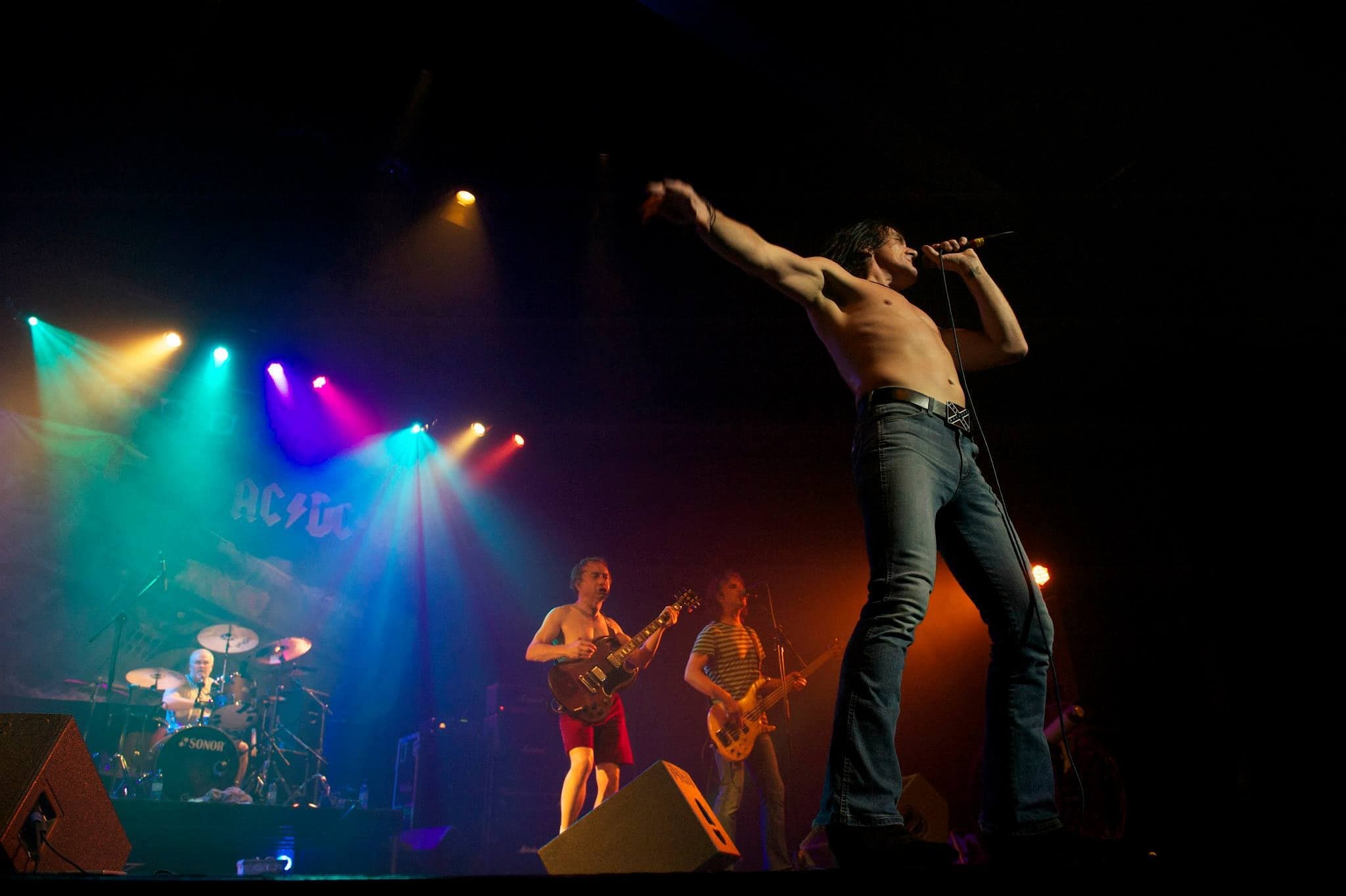 ACDC UK no Qualistage